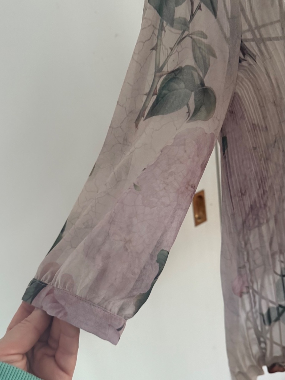 Ted Baker Pleated Sheer Floral Violet 3/4 sleeve top Sz 1 - Picture 5 of 13